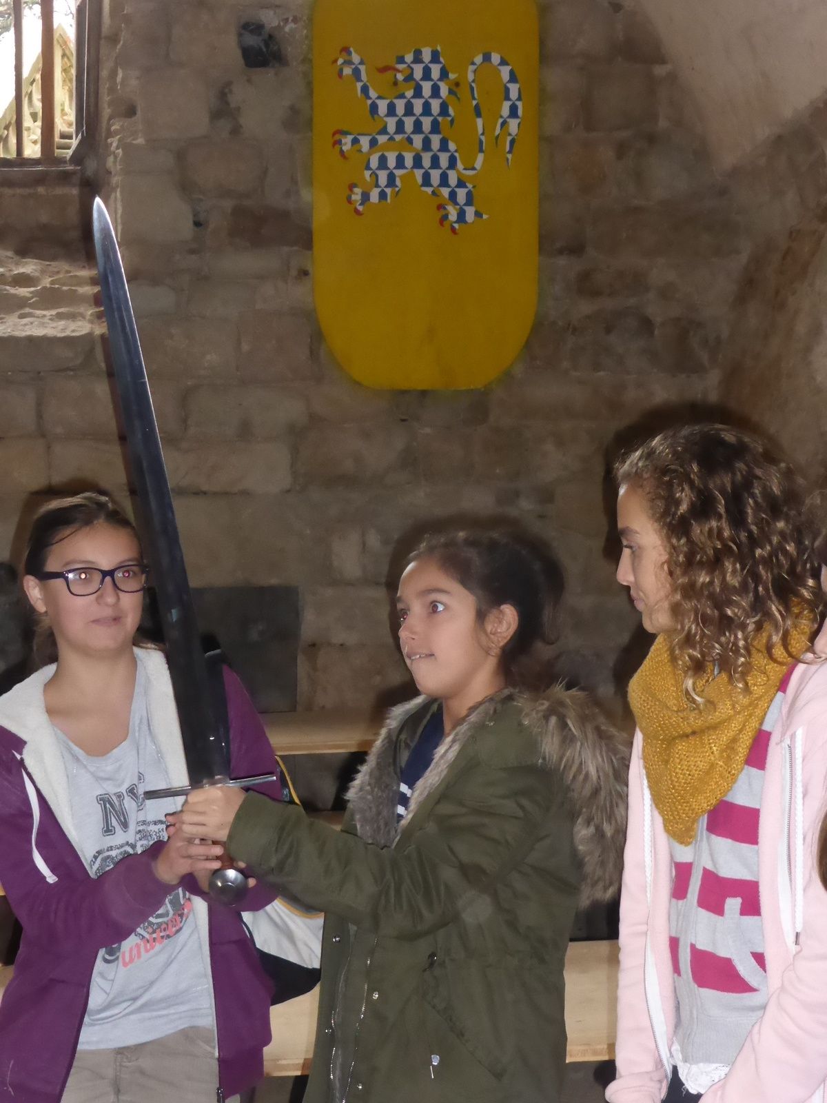 Au-delà du temps : Ateliers Moyen Age au château de Largentière (1/3)