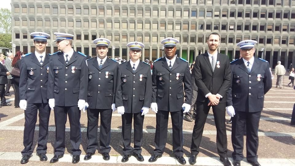 AulnaySousBois (93) 7 policiers municipaux décorés Syndicat de ~ Police Municipale Pavillons Sous Bois AulnaySousBois (93) 7 policiers municipaux décorés Syndicat de ~ Police Municipale Pavillons Sous Bois