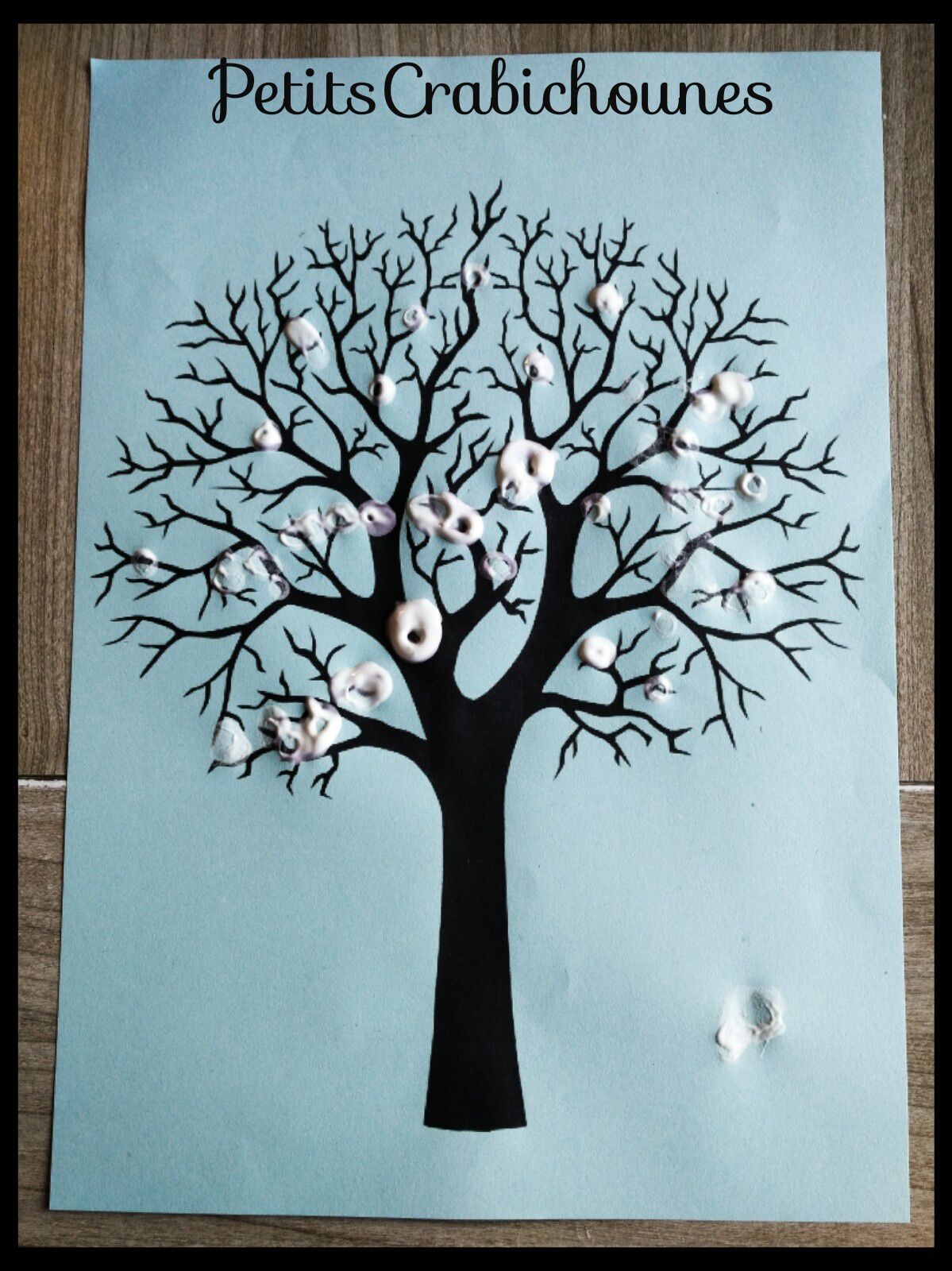 Activités Maternelle Hiver à Imprimer Arbre d'hiver, silhouette à imprimer. Peinture coton-tige. - Petits Crabichounes