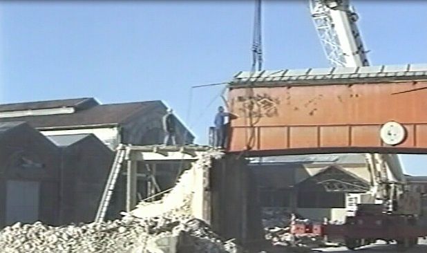 Les photos de la démolition de l'usine Case