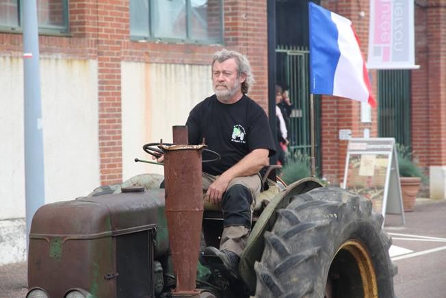 Rassemblement de tracteurs à Vierzon : belles gueules de passionné(e)s !