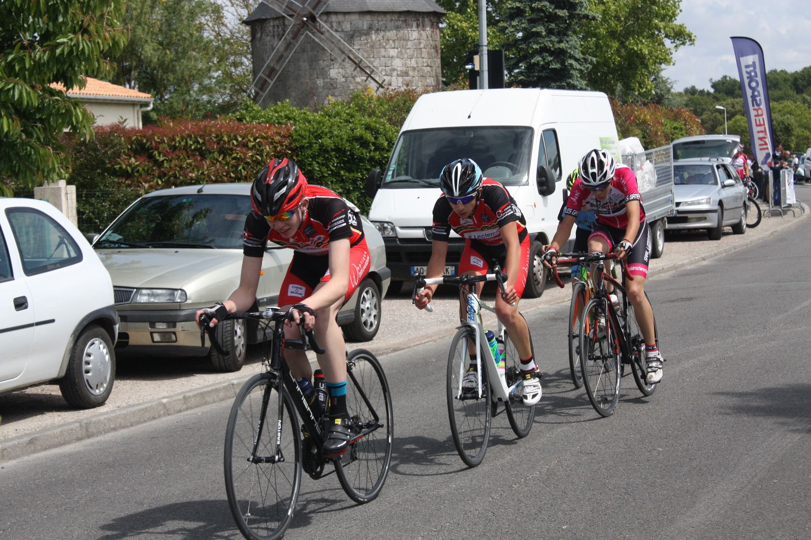 Gabriel ALARCON est sortit seul du peloton