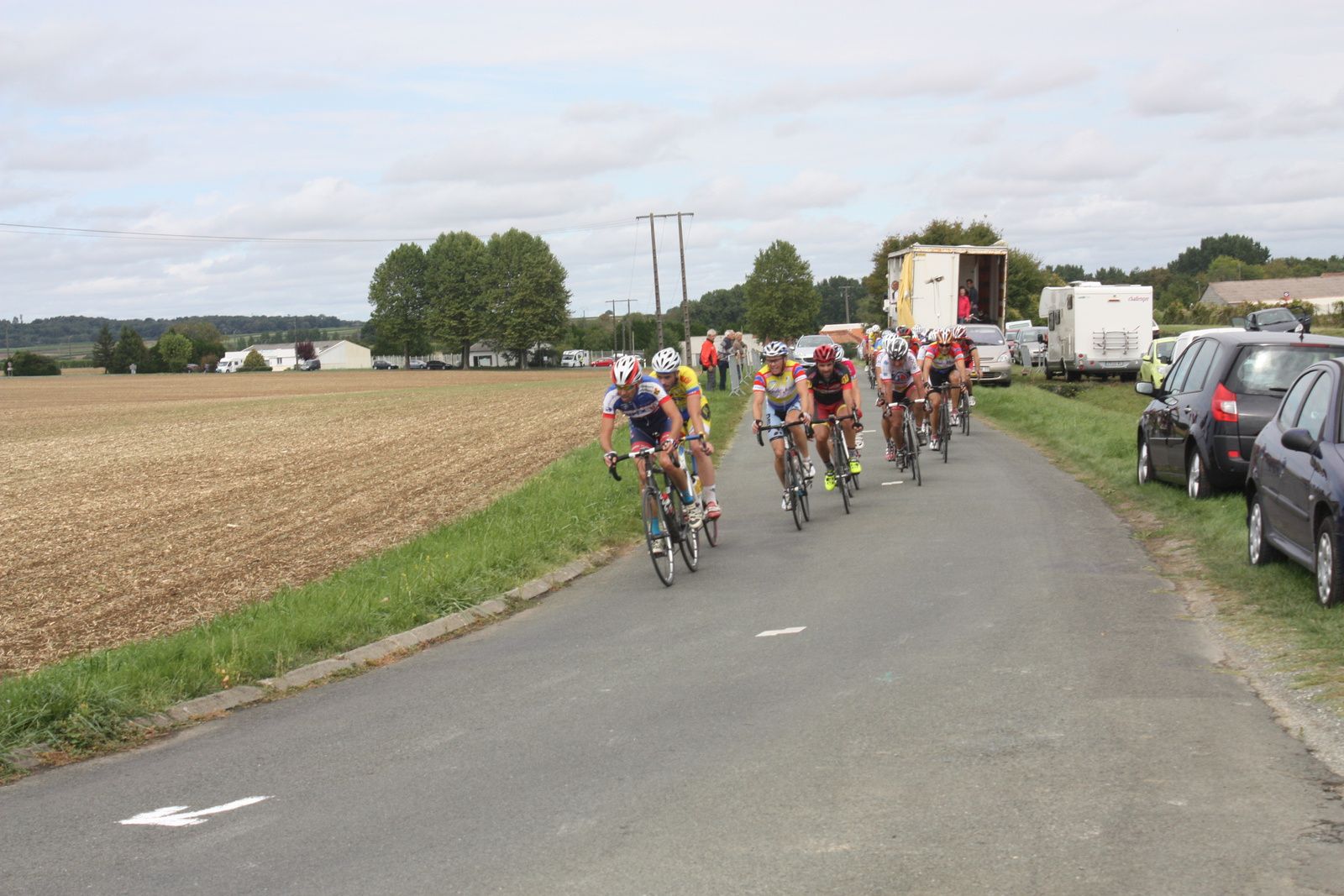 le peloton emmené par Michaél AIRAUD