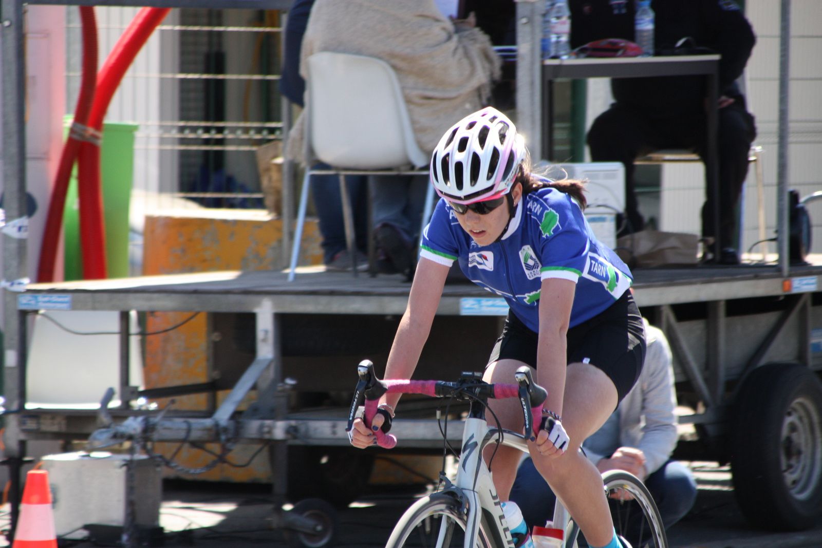 A 2 tours de l'arrivée