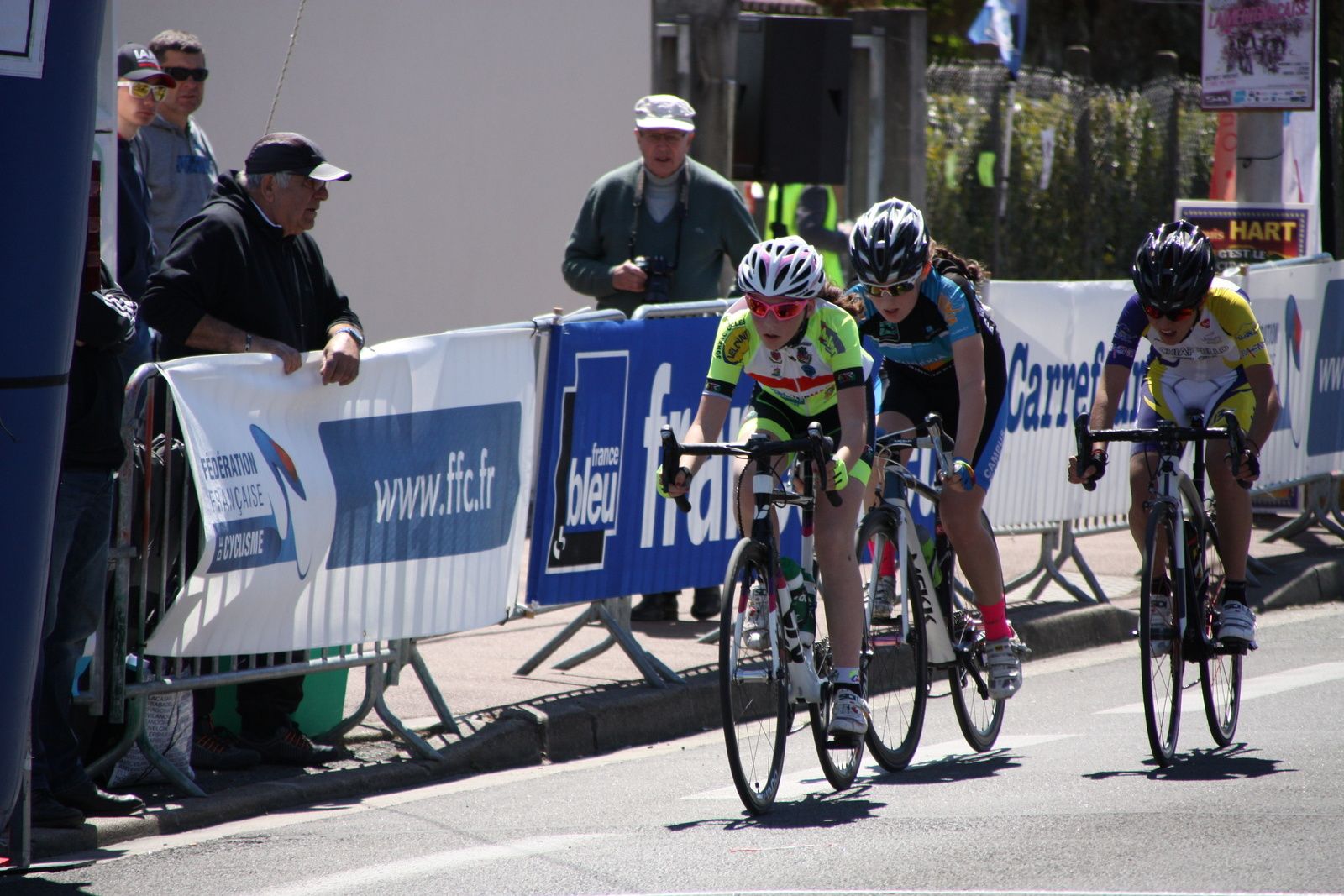 A 2 tours de l'arrivée