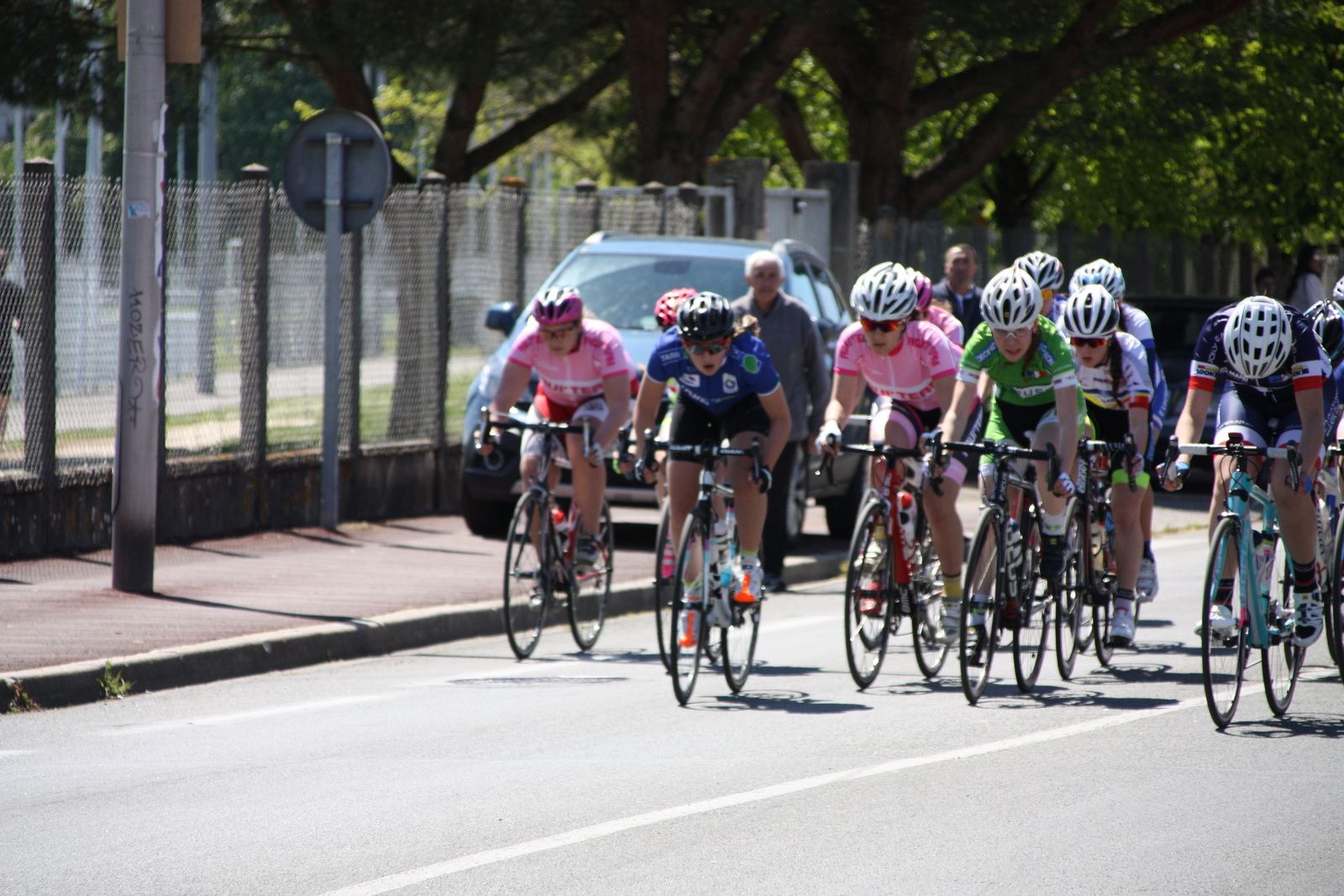Un groupe de 9 filles s'est dégagé
