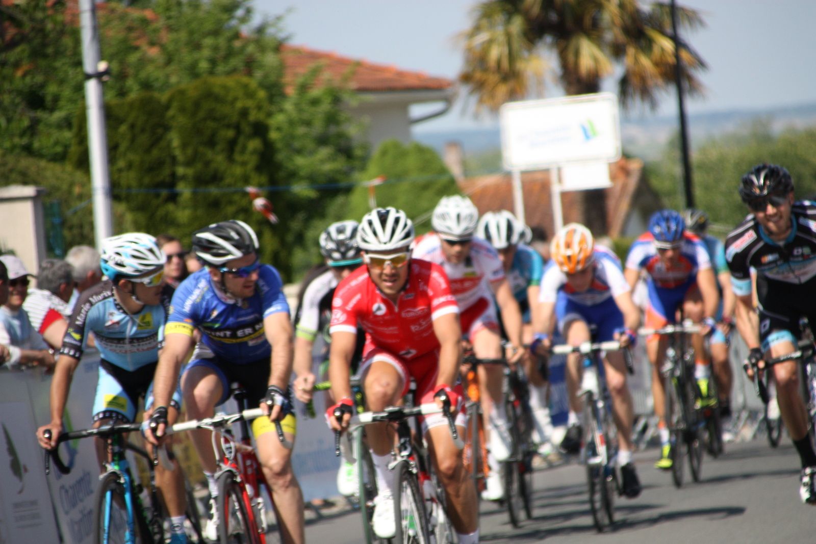 Il reste un tour , le regroupement est proche