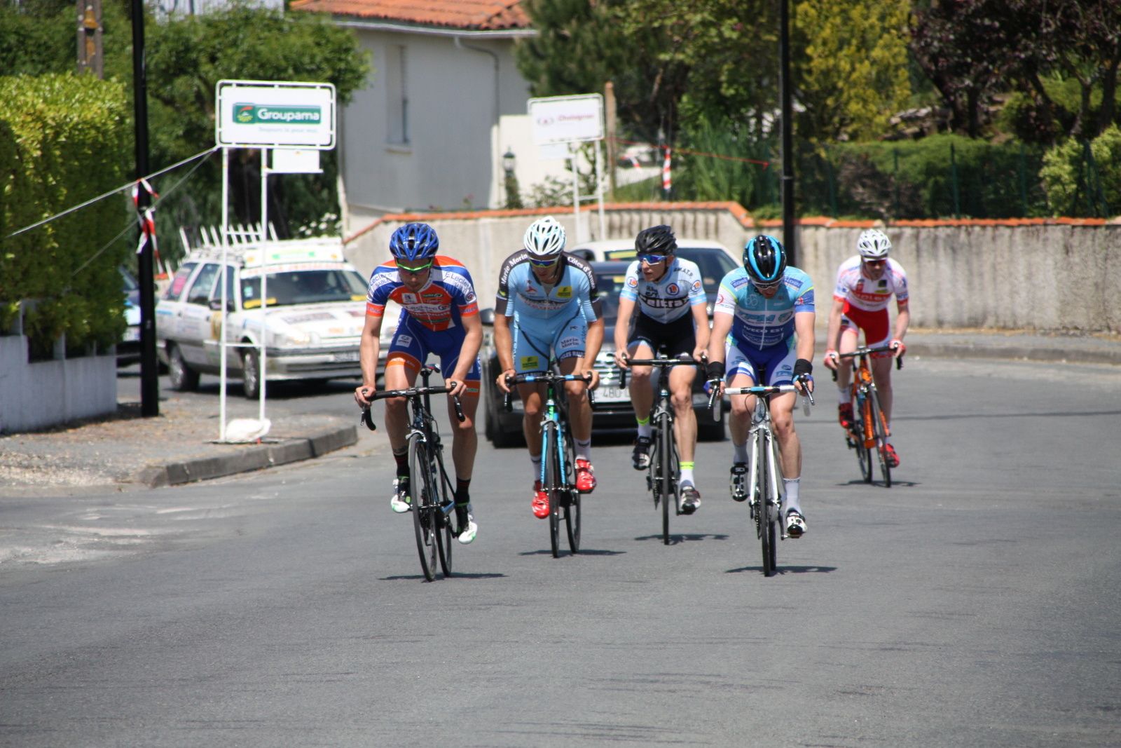 1er passage sur la ligne, ils sont 5 en tête avec 1'30" d'avance sur le peloton
