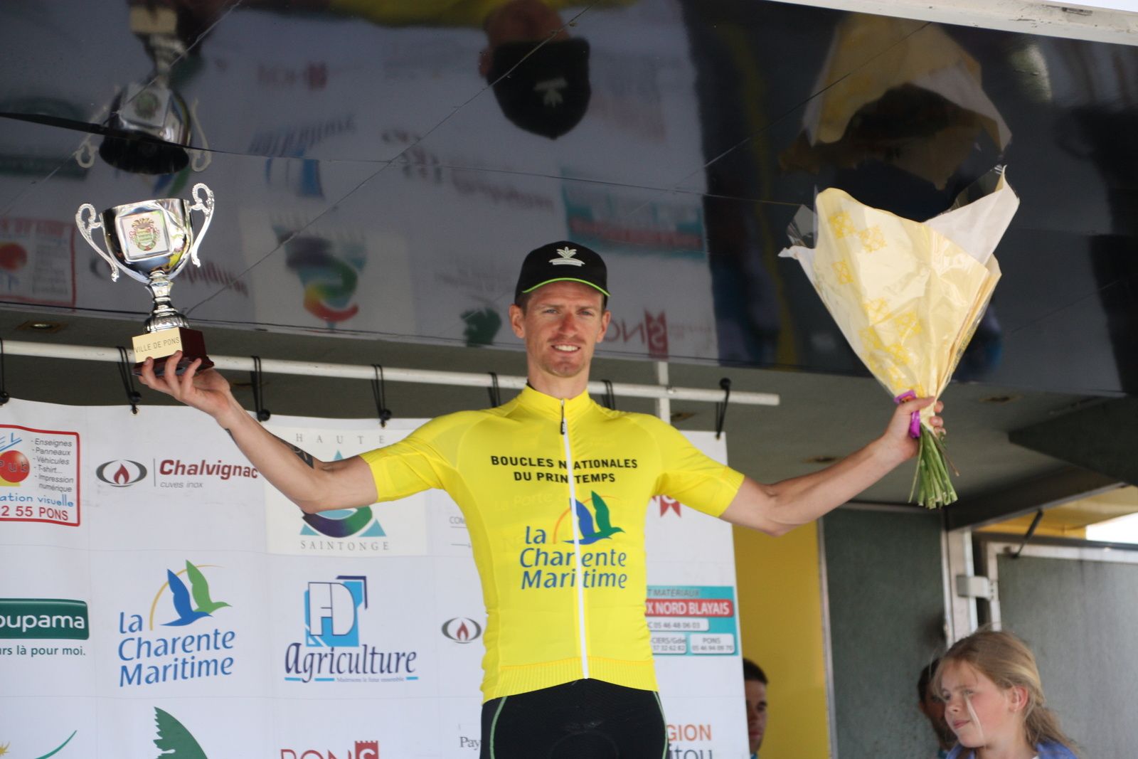 Le vainqueur du classement général final.Classement général final : 1 MASSON Christophe ECR les 319 km en 7h46'19'' (Moy. 41,045 km/h) 2 GIRARD Thomas C.O à 00'' 3 GONNET Julien 2SC à 03'' 4 MESPOULEDE Jean CCP '' 5 DAVID Nicolas C.O '' 6 LE MONTAGNER Benjamin CAC '' 7 ROUAT Geoffrey MSC '' 8 STAELEN Marc C.O '' 9 * BORDES Cyril POC '' 10 GRATIOT Alexandre T.P '' 11 PERROCHEAU Willy APO '' 12 * VALETTE Pierre T.P '' 13 * LARPE Killian APO '' 14 * HUCK Gaëtan PEH '' 15 EDWARDS David VCU '' 16 TEYCHENNE COUTET Mathieu PEH '' 17 TOURTELOT Alexis CCP '' 18 DYBALL Benjamin ACB '' 19 * PERNOT Nathan MSC '' 20 GUEVEL Stéphen CAC à 19'' 21 OLAVARRIA ABARCA Arnold Cristobal BBA '' 22 * DOWNEY Mark VCT à 22'' 23 CARESMEL Alexis ECR '' 24 * MENANT Théo C.O '' 25 GENTHON Lionel BBA '' 26 MASSON Julien VCU '' 27 ILONGO Dimitri VSC '' 28 GUILLEMOT Frederic CAC '' 29 * BRAVARD Antoine BBA '' 30 * BLEIER Baptiste T.P '' Lire la suite : http://www.directvelo.com/actualite/50681/boucles-nationales-du-printemps-et-2-classements