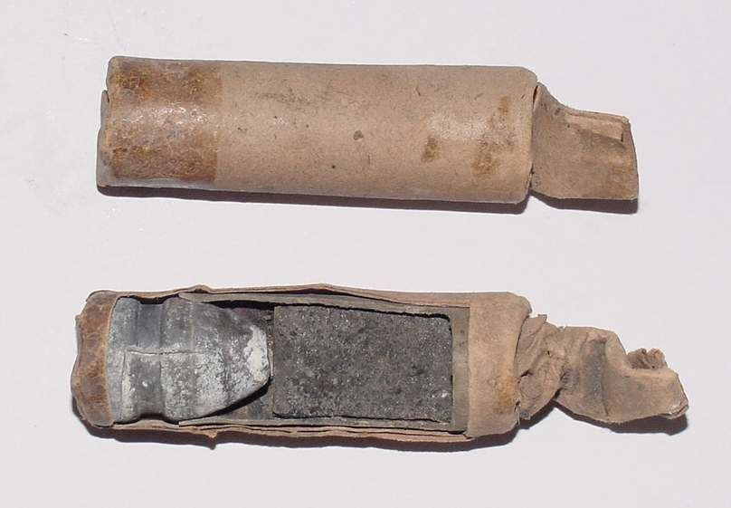 Le fusil français modèle 1867 était une arme d’un système ancien à piston transformée pour le chargement par la culasse. Une culasse mobile fut ajoutée sur le coté du canon. Les armes de ce type furent nommées fusils à tabatière, le bloc de culasse s’ouvrant comme on ouvre une tabatière.