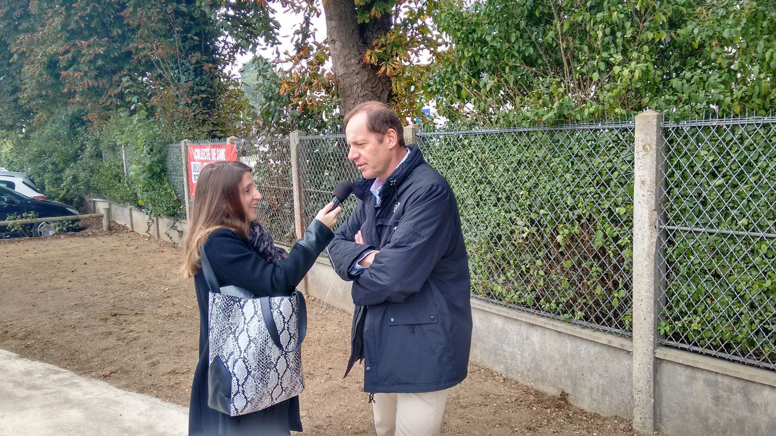 Christian Prudhomme interviewé par la radio locale RTV. Peut-être pour annoncer l'arrivée d'une étape du tour de France.