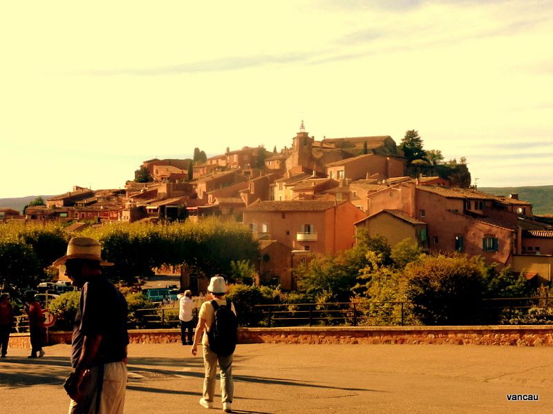 Roussillon-Le sentier des Ocres et le village en 2013 et 2015