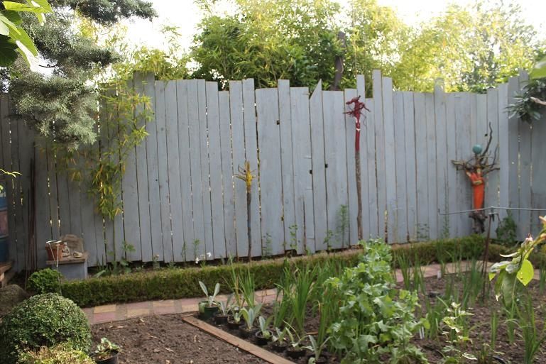 Recycler du bois de coffrage en cloture de séparation de voisinage ... Idée Créatif clôture