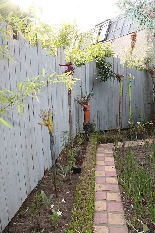 Recycler du bois de coffrage en cloture de séparation de voisinage ... Idée Créatif clôture