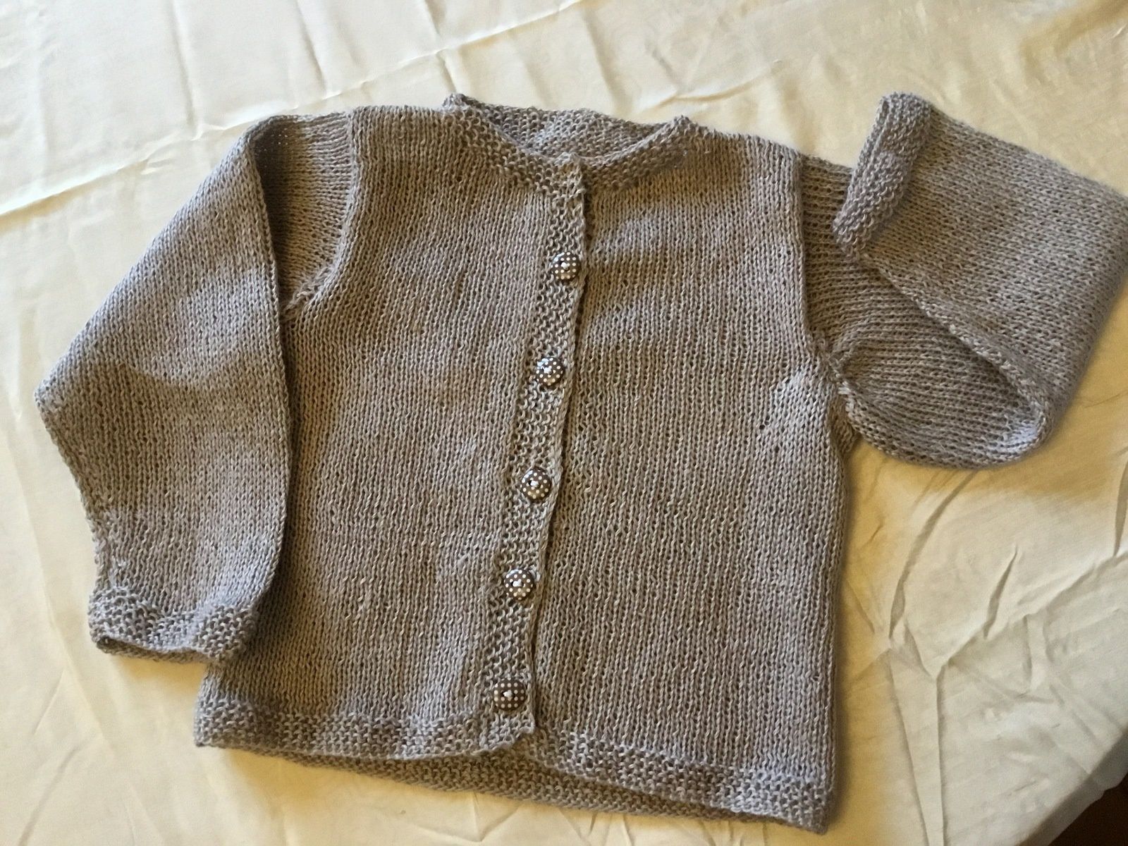 Un petit gilet tricoté en lin enfant 2 - 3 ans et son tuto -  dentelle-broderie-tricot-cuisine-jardinage et questions environnementales  de Jauneyris