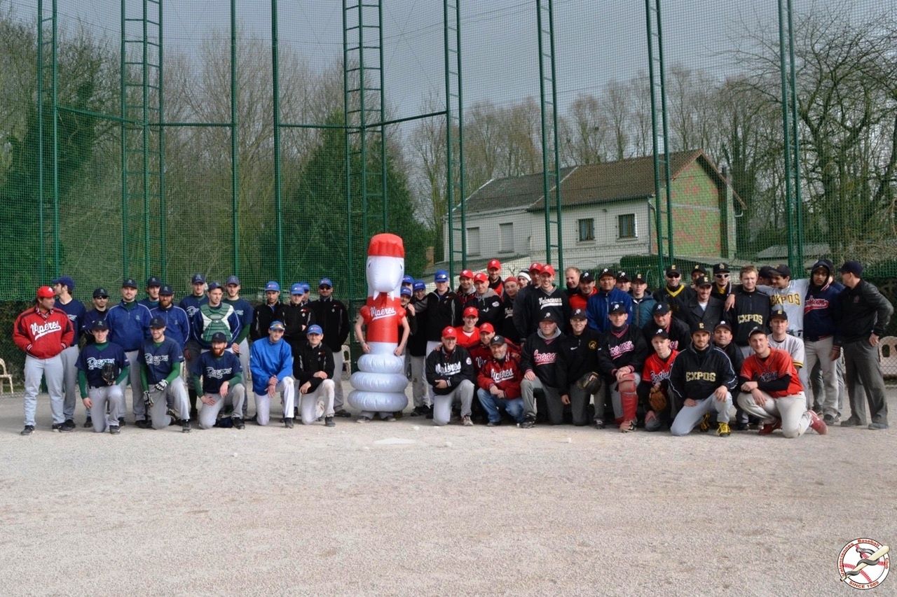 Photo de groupe au tournoi "Louis Dupont" à Valenciennes