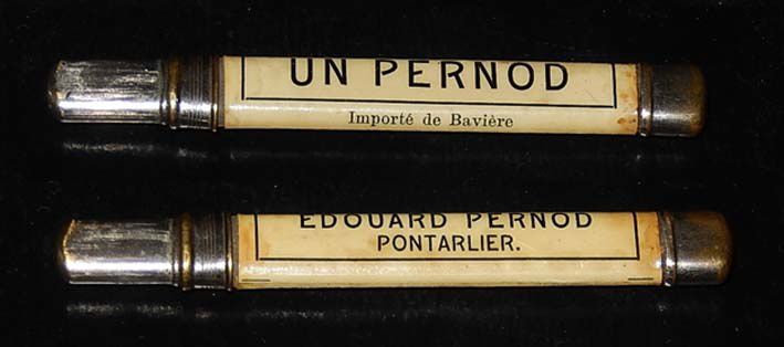 Recto-verso. Marque "Un Pernod" déposé par Édouard Pernod en 1912.  Collection et photo Ledoux.
