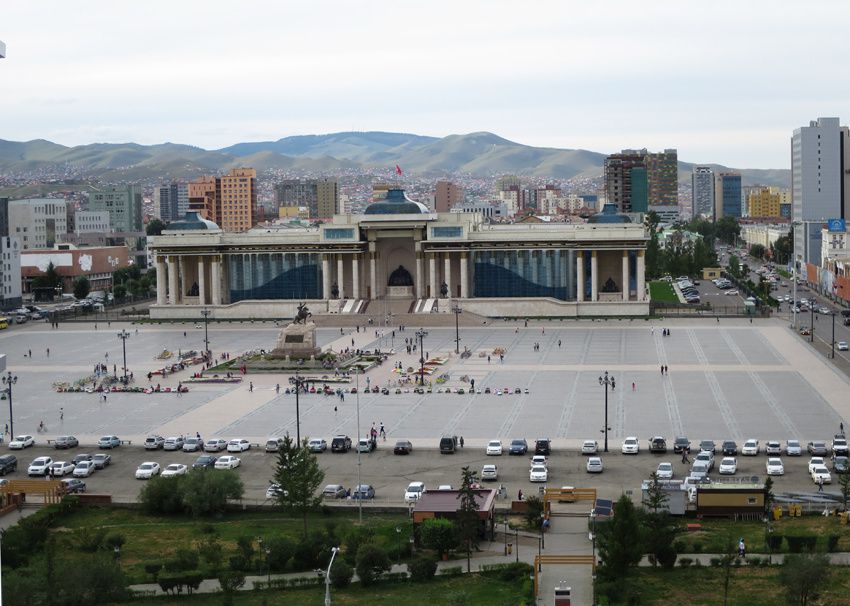 La place Gengis Khan vue de la tour. Ph. Delahaye.