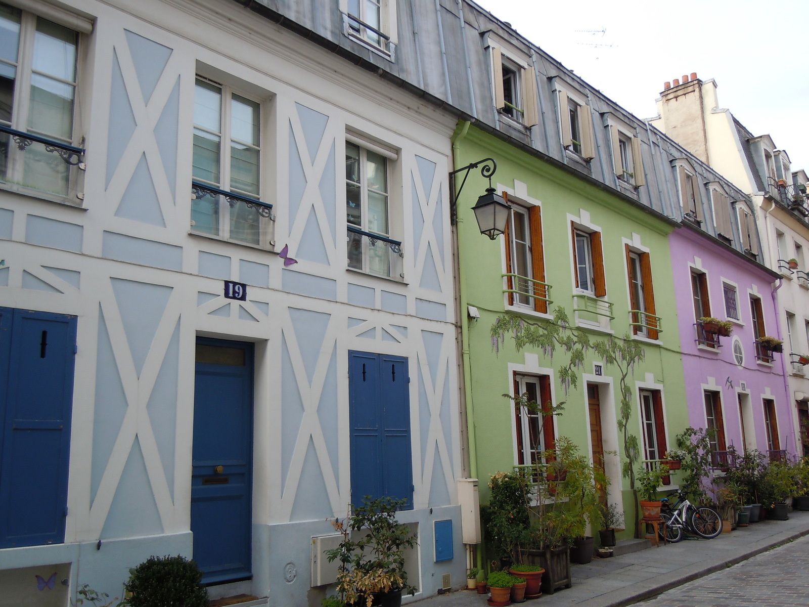Photo : Rue Crémieux, Paris.