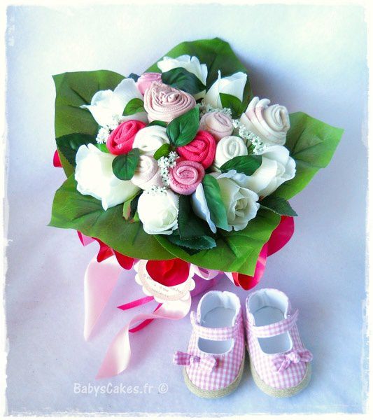 Bouquet de naissance à layette rose - Babys Cakes Cadeaux