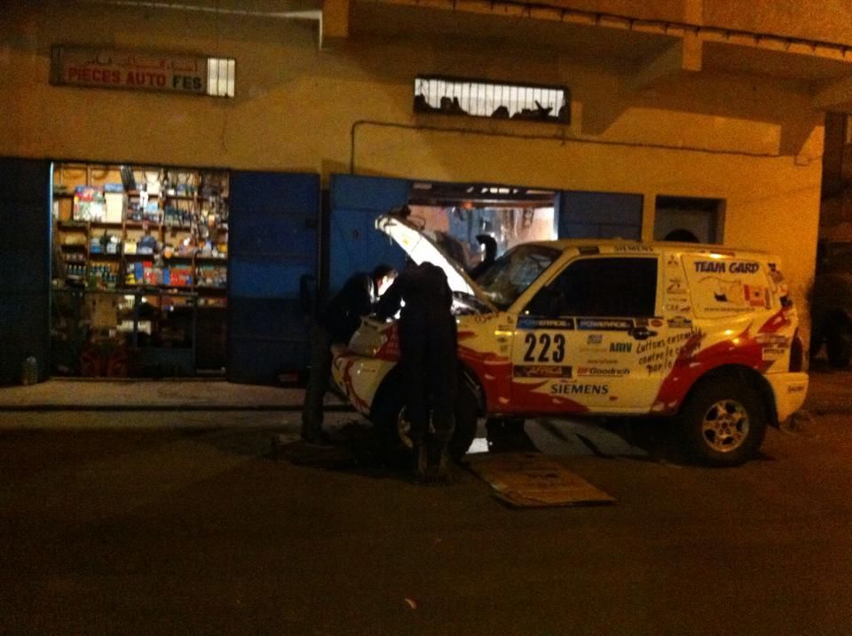 africa eco race 2015 repos a dakhla nº 223 gilles gard et son copilote