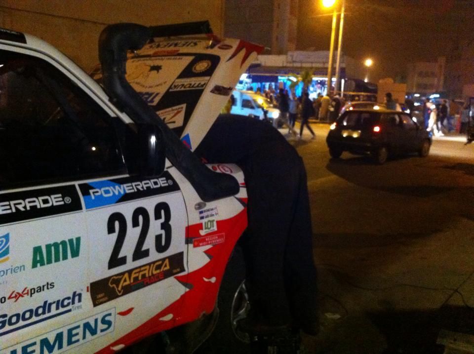 africa eco race 2015 repos a dakhla nº 223 gilles gard et son copilote