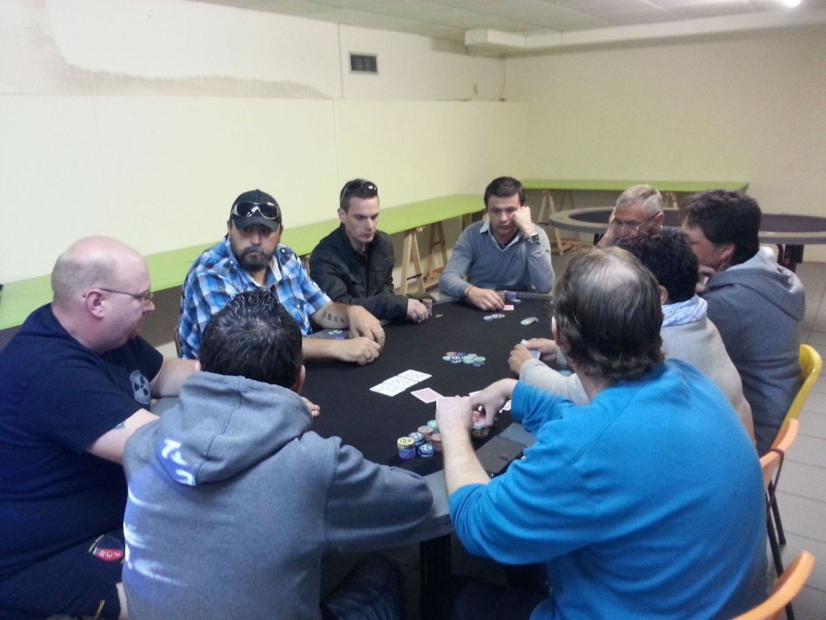 Atomic poker
