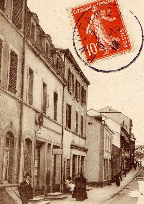 N° 5 rue Foch à Algrange - Epicerie - Carrelages - Bureautique - Peintures