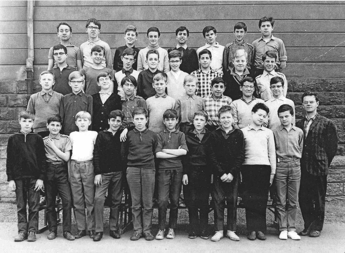 Classe de FE2 pour l'année scolaire 1966-1967 N°1: PORTENTE N°2: ROLIN N°3: JAMINET N°4: TESCARI N°5: HAMZI Mohammed N°6: MAGGIOLI N°7: DE FAVERI N°8: BONIFAZZI N°9: PAOLINI N°10: KILLIS N°11: SEBBEN N°12: BACH N°13: ? N°14: BETTINGER N°15: BECKER Jean Jacques N°16: BECKER Edgard N°17: BOUARD N°18: SCHMITZ N°19: GABURRO N°20: MERTZ N°21 GRACZWYCK N°22: ONYSKO N°23: POLEZ N° 24: SBABO N°25: PUSSE N°26: BECKER Alain N°27: FOSSO N°28: ZABLONSKI N°29: VADALA N°30: BRUNELLO N°31: MERELLI N°32: URBANI N°33: MICOR N°34: FALGUERA N°35: BASEOTTO