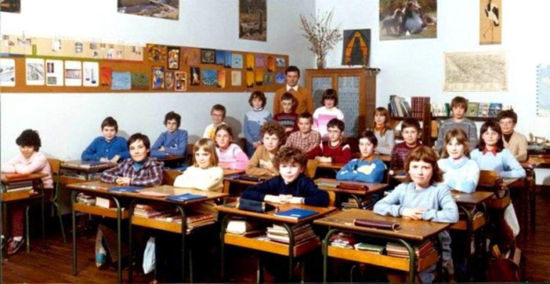 Classe de Cours Moyen 2ème année pour l'année scolaire 1983-1984