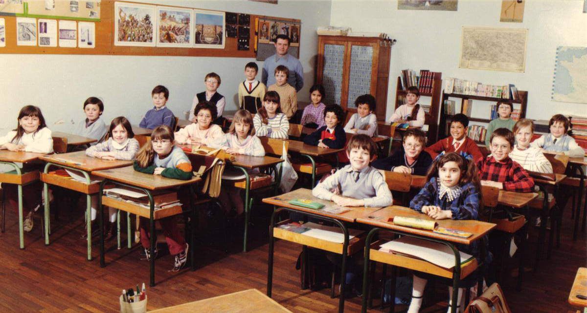 Classe de Cours Elémentaire 2ème année pour l'année scolaire 1984-1985