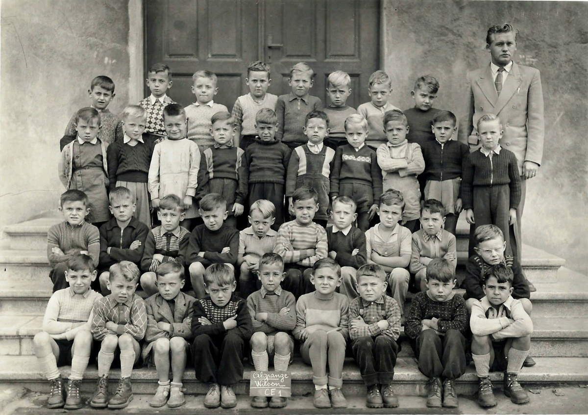Classe de Cours Elémentaire 1ère année pour l'année scolaire 1955-1956