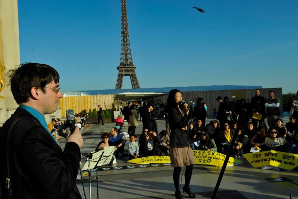 300 manifestants à Paris pour exiger la vérité sur le naufrage du &quot;Sewol&quot;