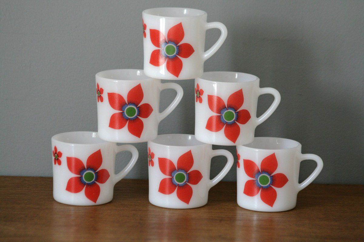 Lot de 6 tasses à café et sous-tasses Arcopal années 70 dessin fleurs –  Hello Broc