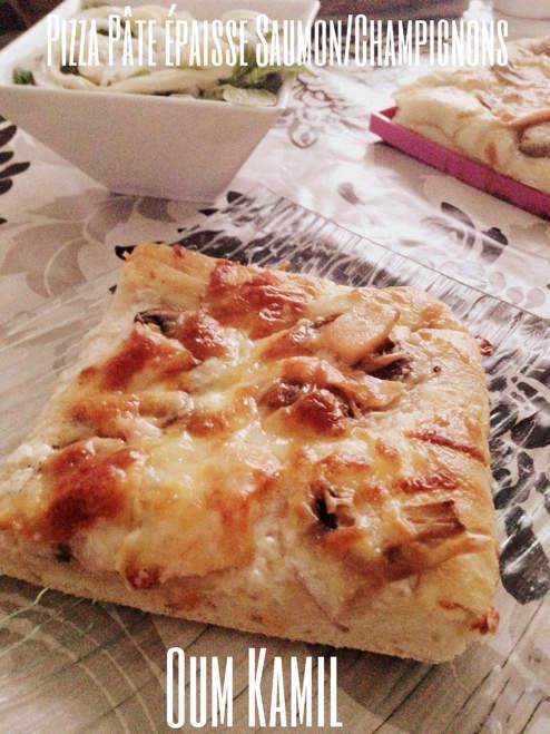 Pizza à pâte épaisse au saumon & champignons
