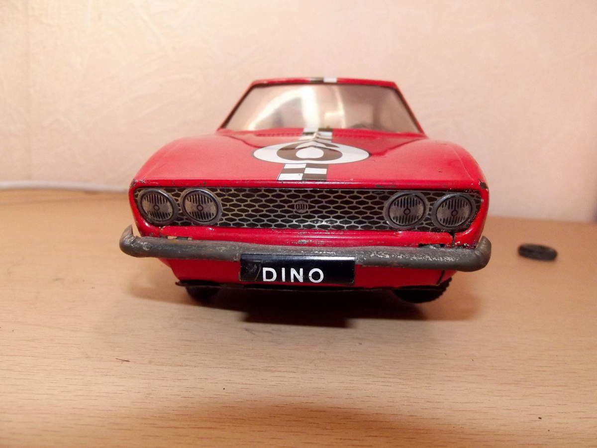 Joustra Fiat Dino à moteur, filoguidée