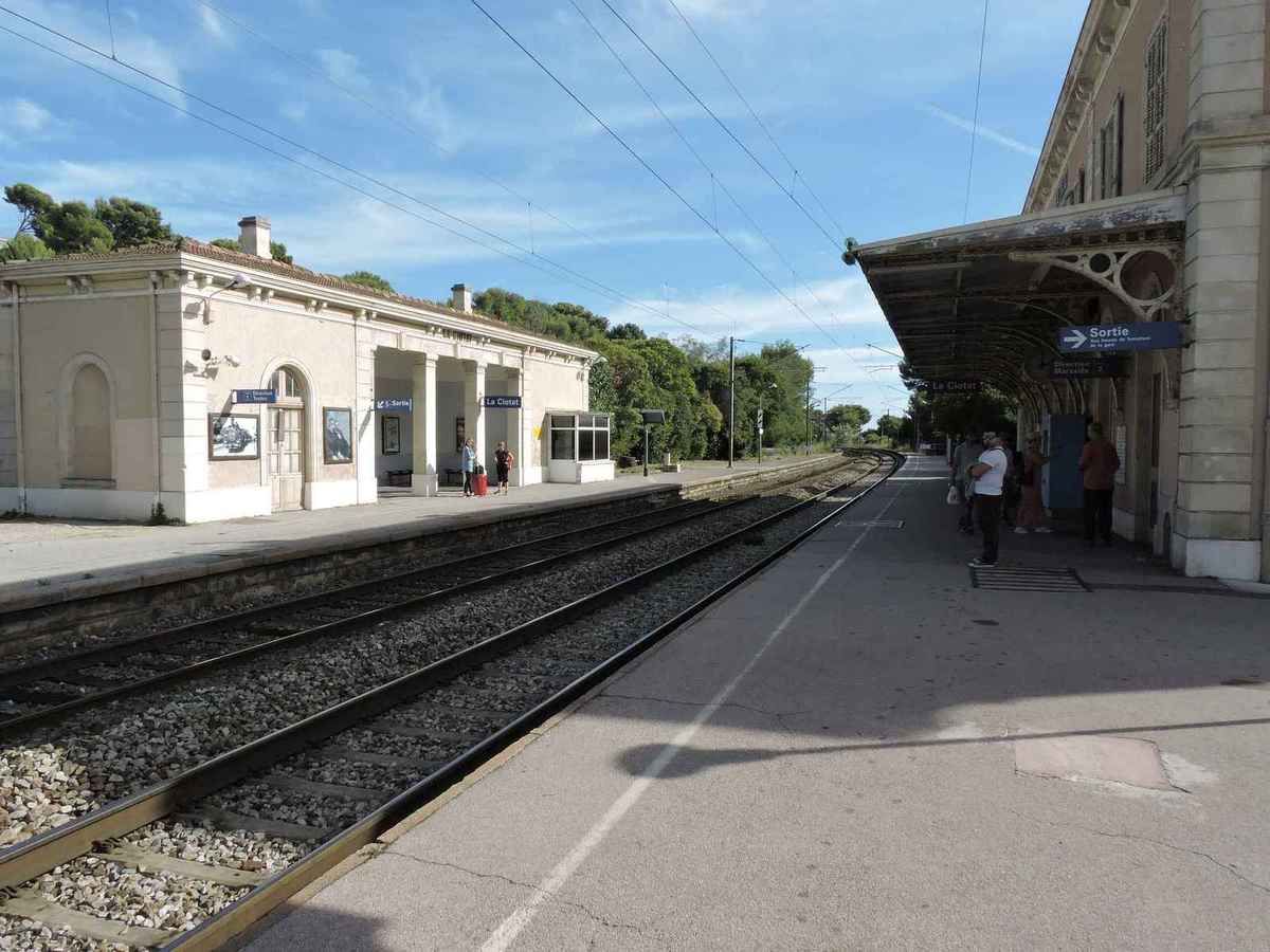 La Ciotat, la gare  l'estrangiè e li santoun
