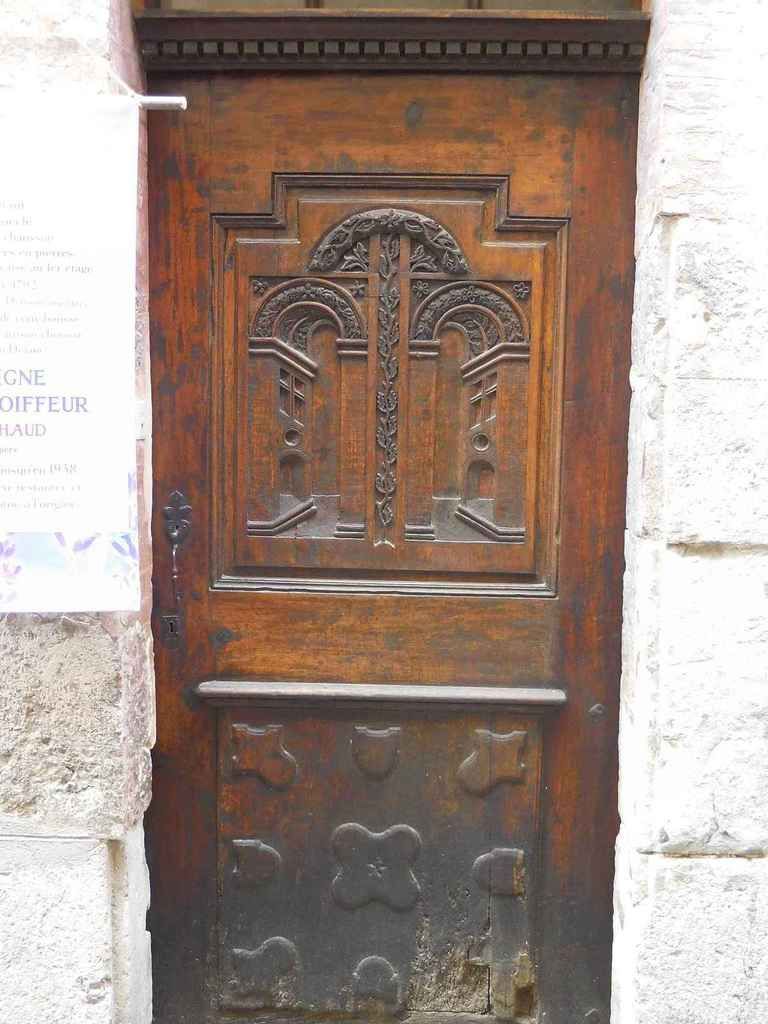 Serres, santonnière fabienne pardi l'estrangiè e li santoun