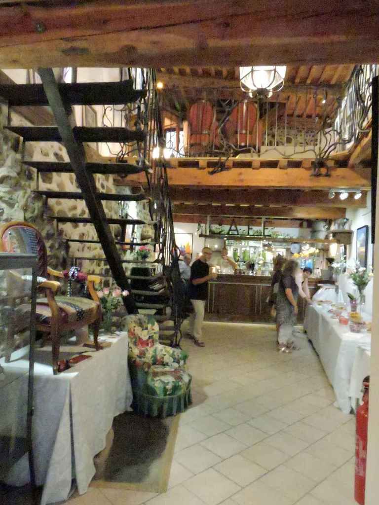 Serres, santonnière fabienne pardi l'estrangiè e li santoun