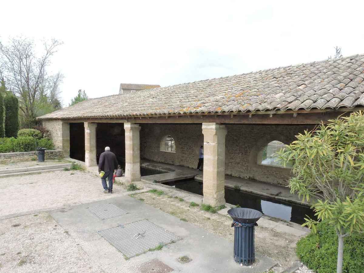 St Saturnin les Avignon, lavoir et moulin l'estrangiè e li santoun