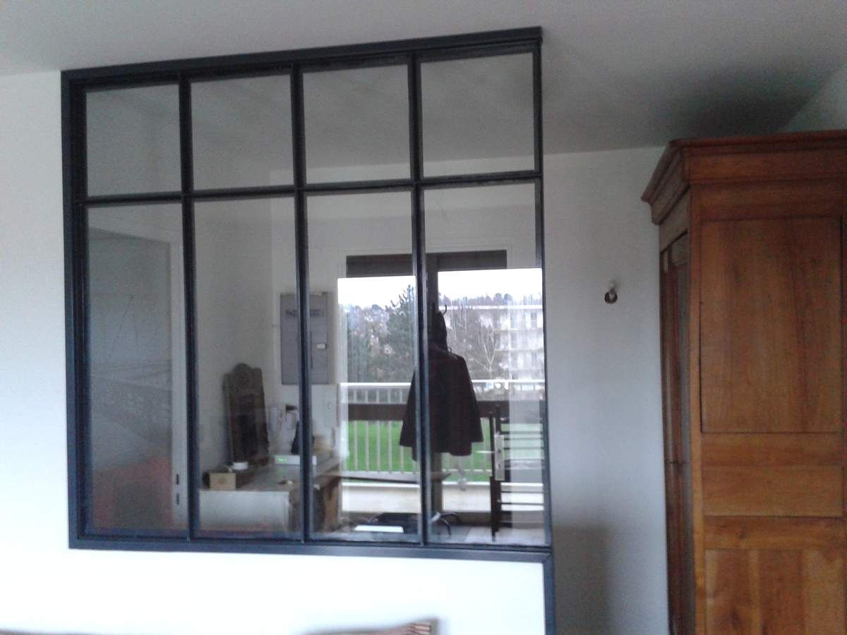 Verriere d'atelier d'artiste aux nuances des acies
