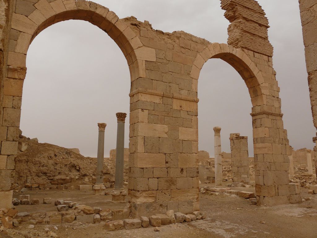 Beaucoup de villages fortifiés entre Damas et Palmyre; une région stratégique  de tous temps.