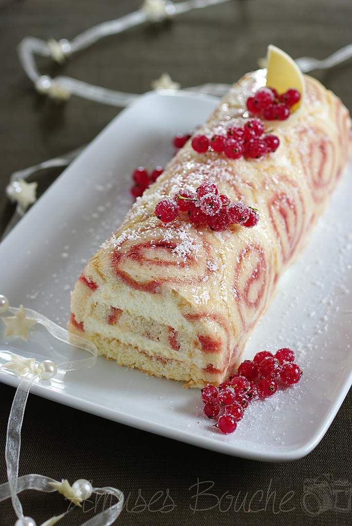 Bûche royale coco groseille