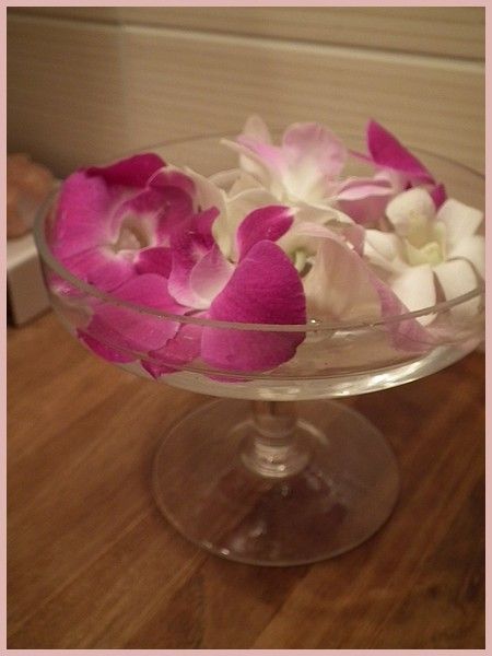 Margaux et ses fleurs... deux petits riens très sympas