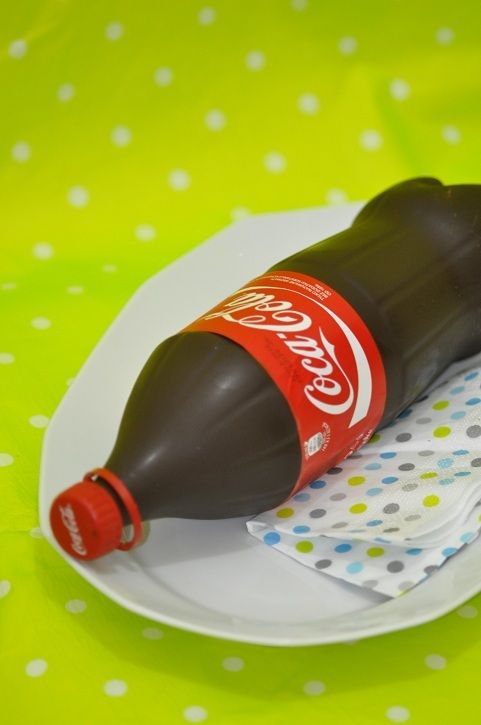 Gâteau bouteille de Coca Cola - Blog cuisine avec du chocolat ou Thermomix  mais pas que