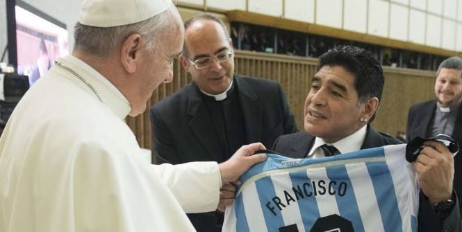 #LePapeRencontre1DemiDieu / Diego Maradona & le pape François (#100Commentaires)