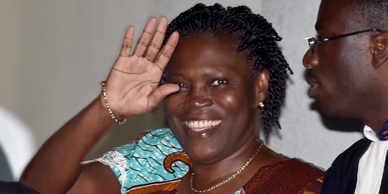 Un témoin a vu Simone Gbagbo distribuer des armes après son arrestation !