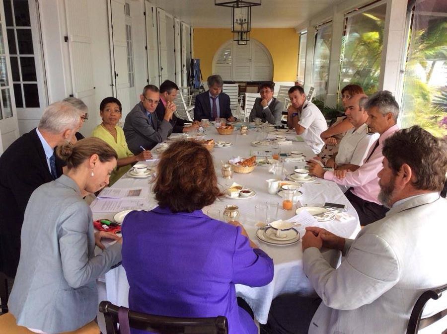 Madame PAU LANGEVIN, Ministre de l’outre-mer dans cette réunion de travail avec les hauts administrateurs de services de la Martinique, dont la priorité serait l’emploi des jeunes