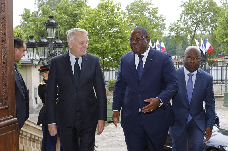 #SurvieDuGabon / Jean-Marc sera-t-il un Ayrault pour les Gabonais ?