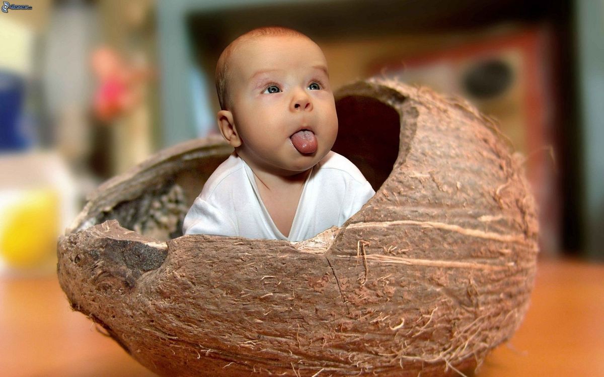 pourquoi un bebe tire souvent la langue